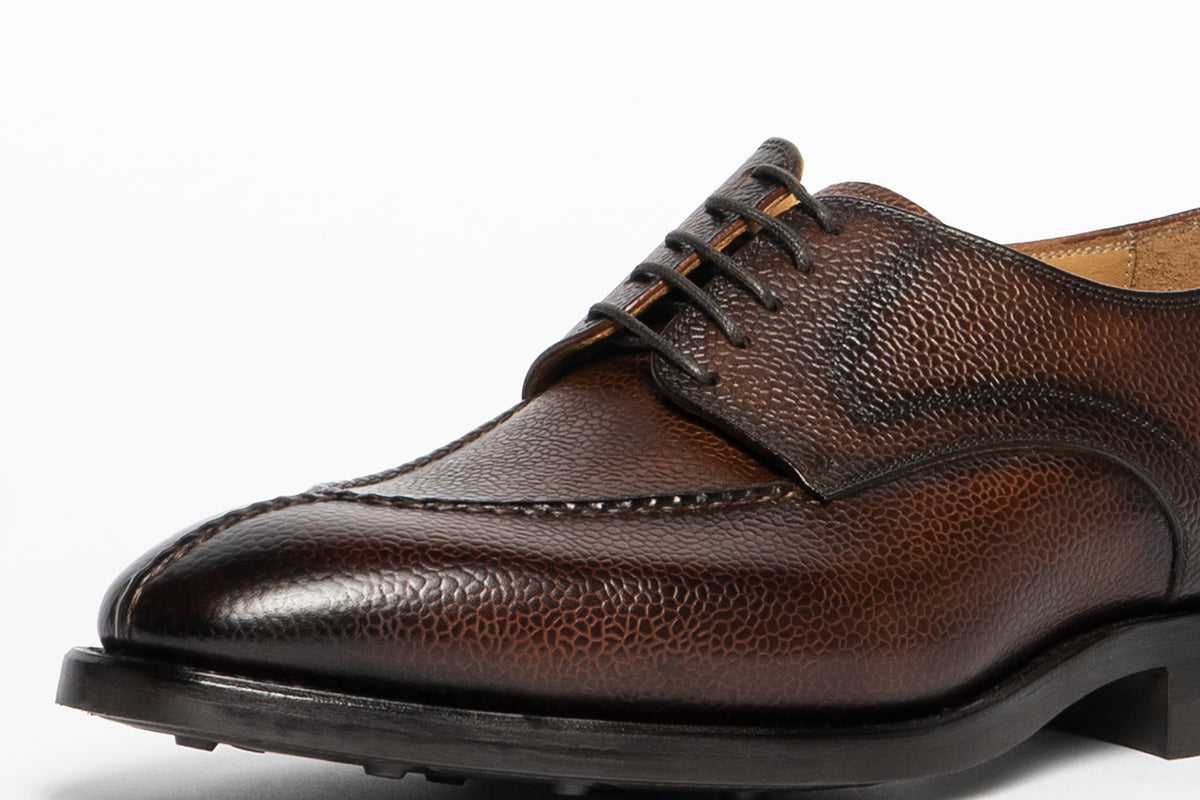 Carlos Santos 9131 Split-Toe Derby in Scotchgrain Patina, Goodyear Welted, Dainite Rubber Sole, High-Quality Leather Close-Up